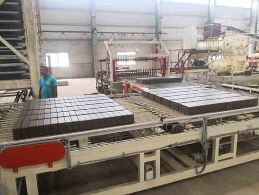 Lijn 2,5 die ~ 2.8MPa van modderclay brick making machine production Druk uitdrijven
