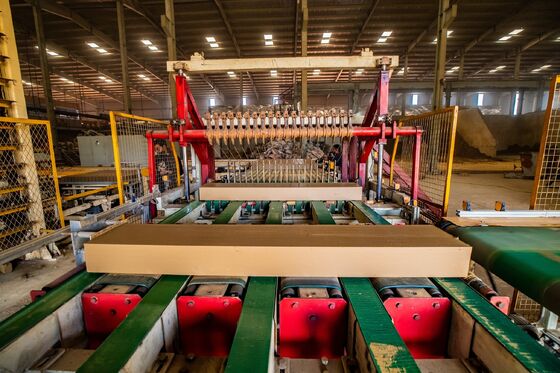 100 ton/dag tot 1200 ton/dag Synchrone Neerwaartse Snijmachine voor Holle Kleiblokken en Massieve Bakstenen Snijden