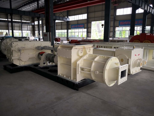 Machine voor het maken van bakstenen met handmatige bakstenenfabriekmachine EV-vacuümextruder in Kenia