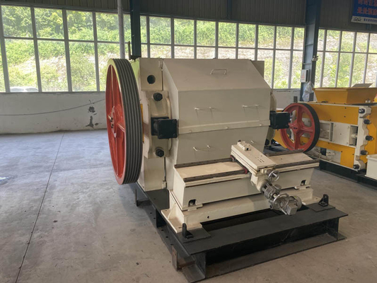 Machine van de de Rolmaalmachine van de Grondstoffenmijn de Dubbele voor Clay Brick Production Line