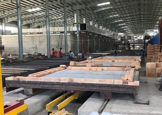 Van de de tunneloven van de kleibaksteen de dagelijkse capaciteit 50000 tot 100000 stukken met het materiaal van de steenovenverrichting