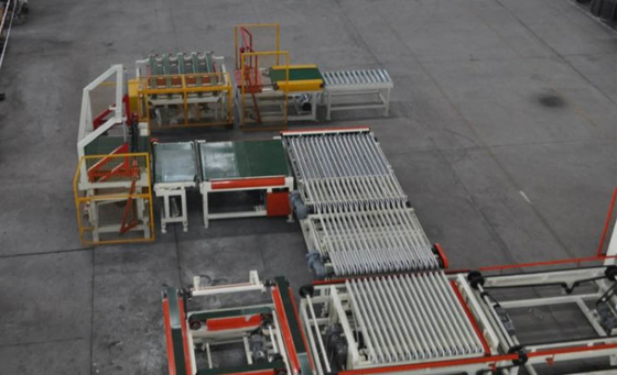 Groot Automatisch die het Laden en het Leegmaken Systeem voor Baksteenproductielijn wordt aangepast