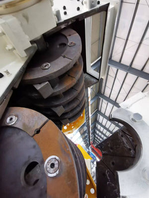 Aanpasbare hamermolenbreker met ≤3 mm materialenuitgang, 320 kW vermogen en 2 jaar garantie voor mineraalverwerking