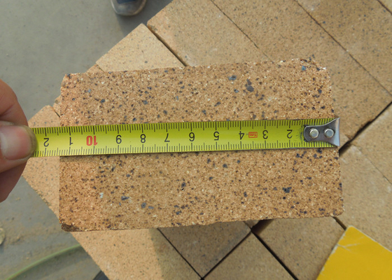 De Vuurvaste Baksteen Materieel Alkali Bestand Rood Clay Fire Bricks van de tunneloven