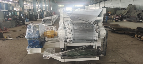 Grote capaciteit TCNL klei materialen bakstenen doos voedingsmachine met 1175 mm keten Travel Track Centrum afstand